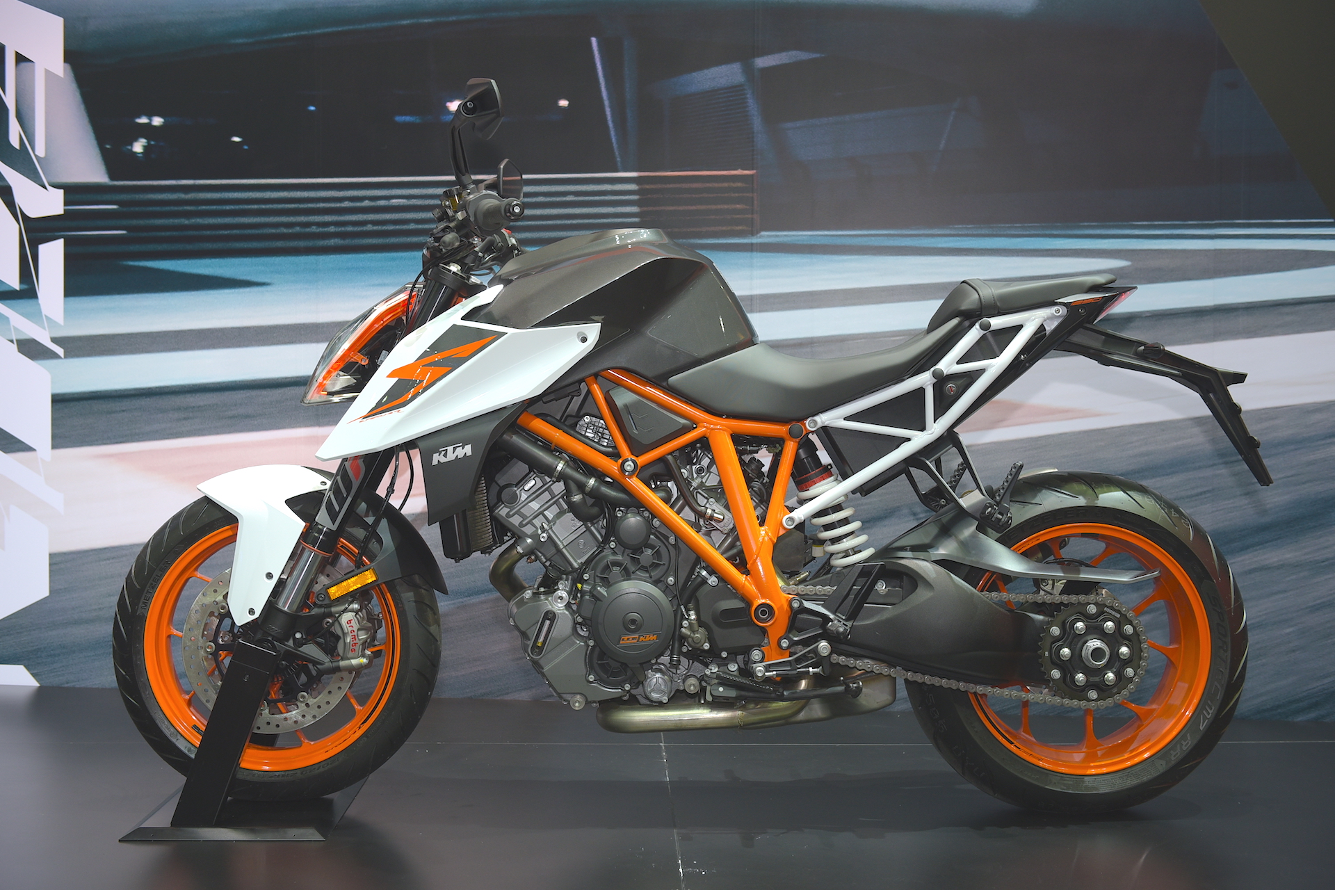 เคทีเอ็ม ส่งสุดยอดปีศาจสีส้ม “KTM 1290 SUPER DUKE R” ที่สุดแห่งซุปเปอร์เน็คเค็ดไบค์ สมรรถนะแรงเต็มพิกัดบุกตลาดประเทศไทย